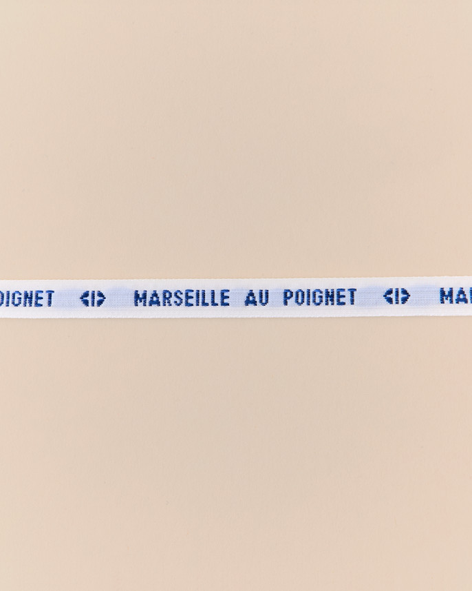 BRACELET FIL MARSEILLE AU POIGNET