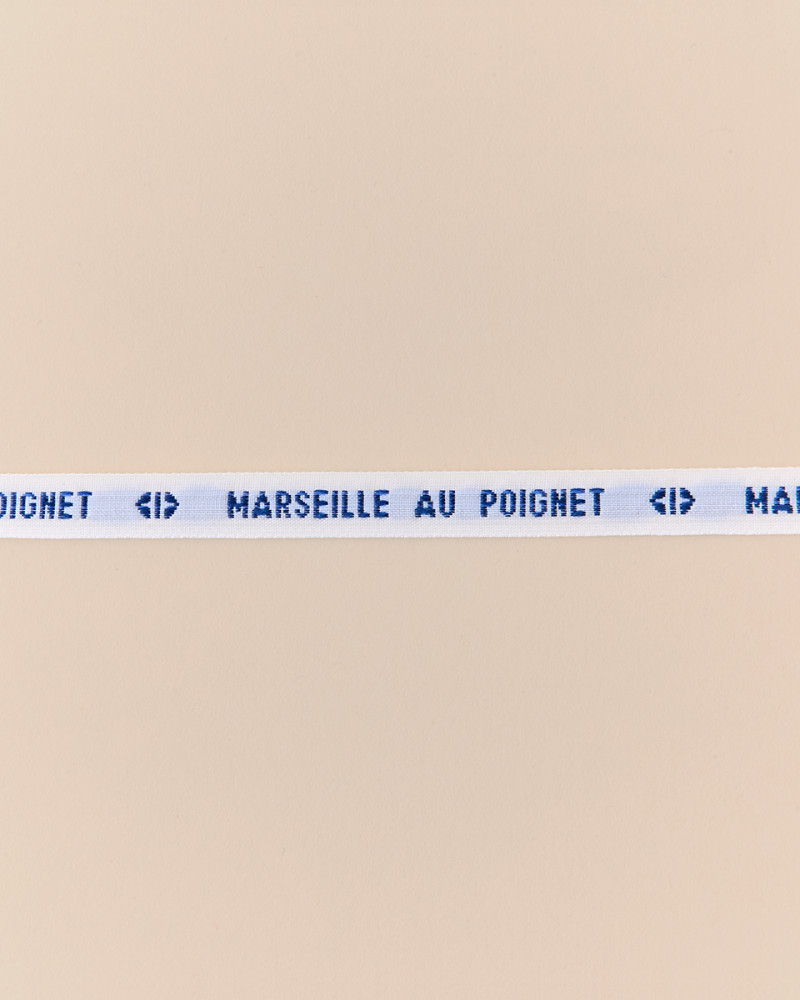 BRACELET FIL MARSEILLE AU POIGNET