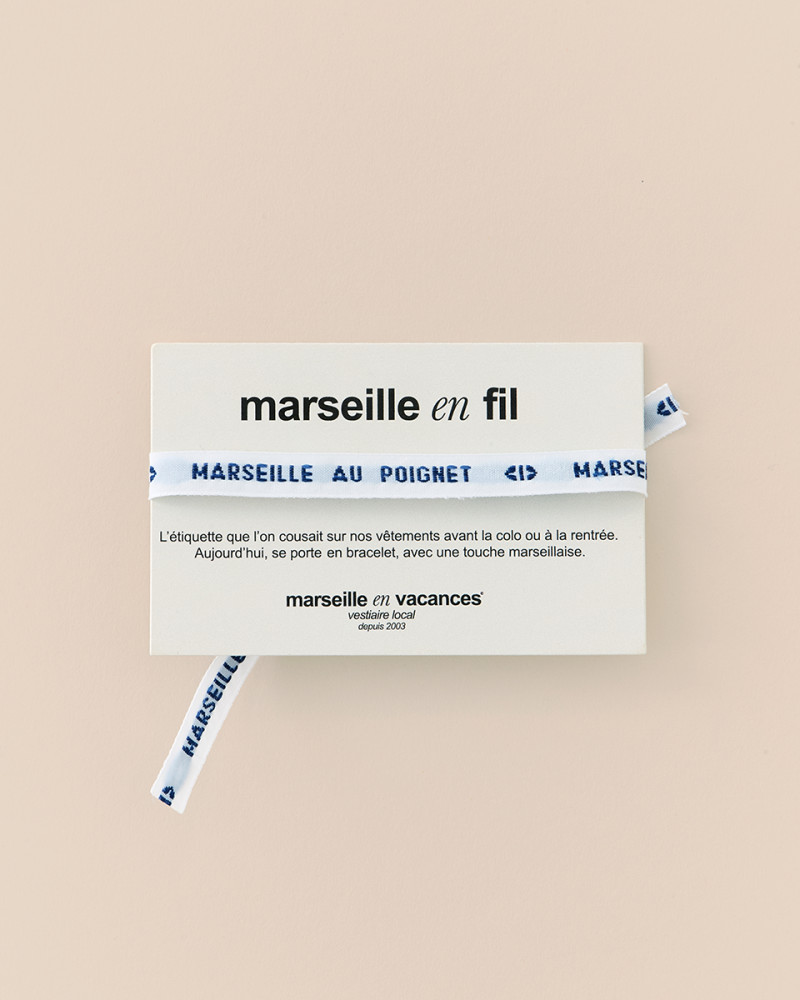 BRACELET FIL MARSEILLE AU POIGNET