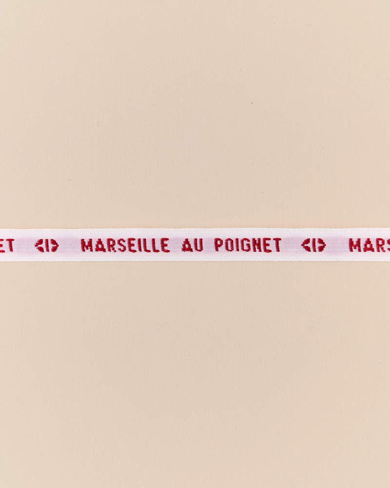 BRACELET FIL MARSEILLE AU POIGNET