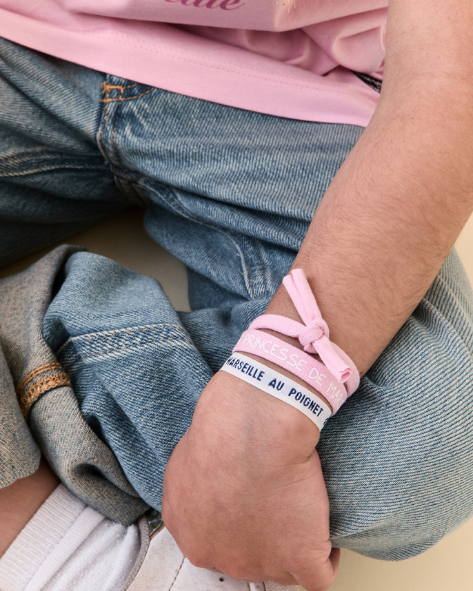 BRACELET FIL MARSEILLE AU POIGNET