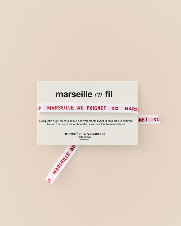BRACELET FIL MARSEILLE AU POIGNET