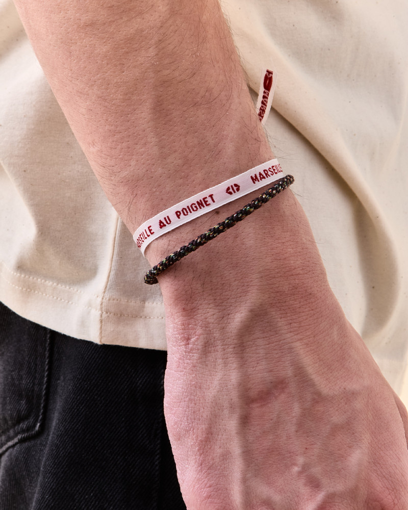 BRACELET FIL MARSEILLE AU POIGNET