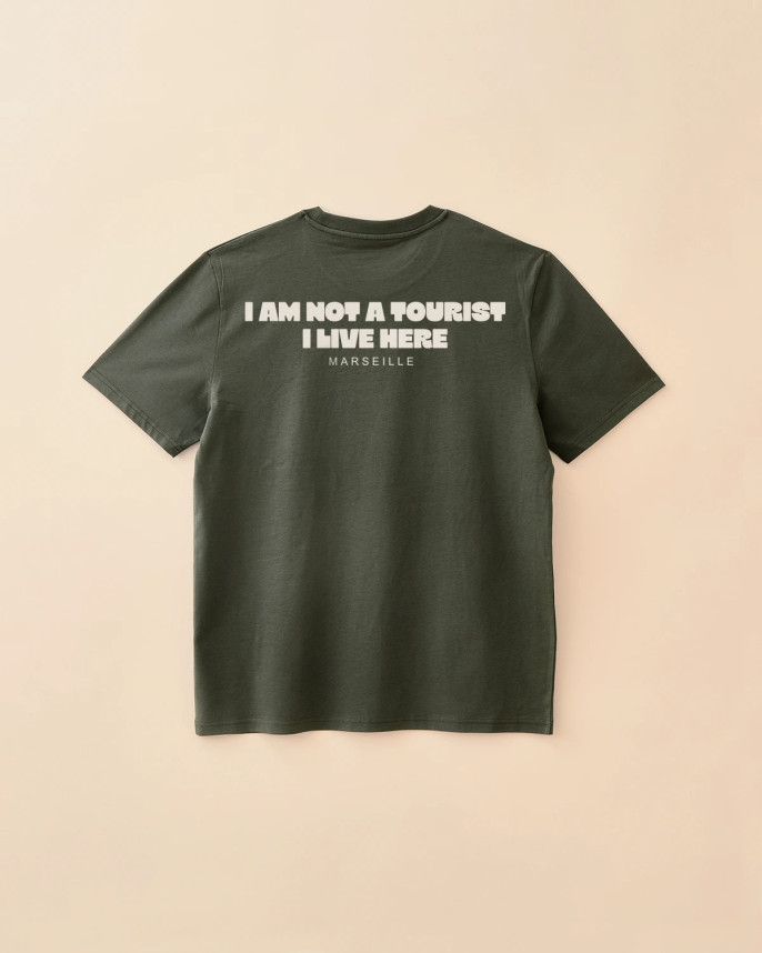T-SHIRT NOT A TOURIST