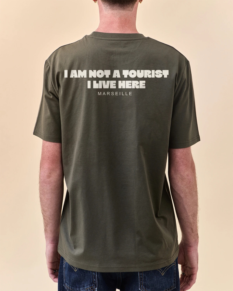 T-SHIRT NOT A TOURIST