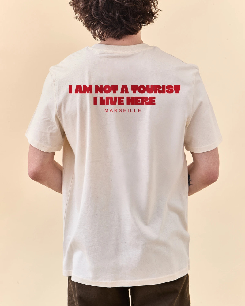 T-SHIRT NOT A TOURIST