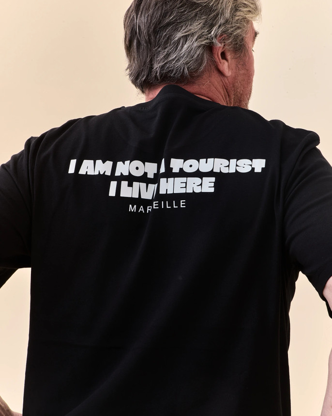 T-SHIRT NOT A TOURIST