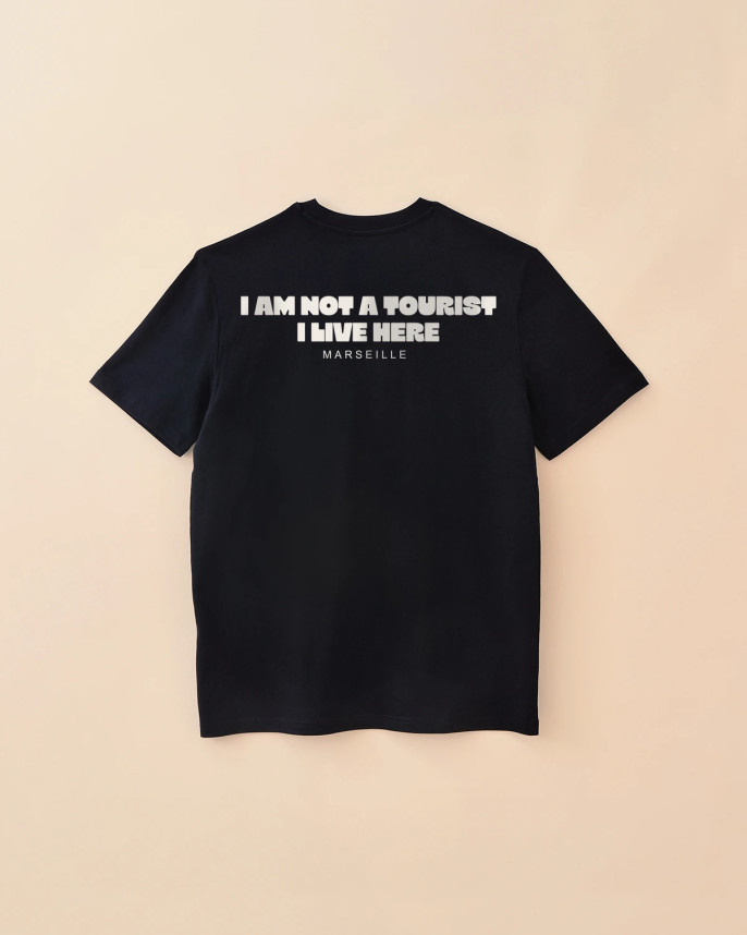 T-SHIRT NOT A TOURIST